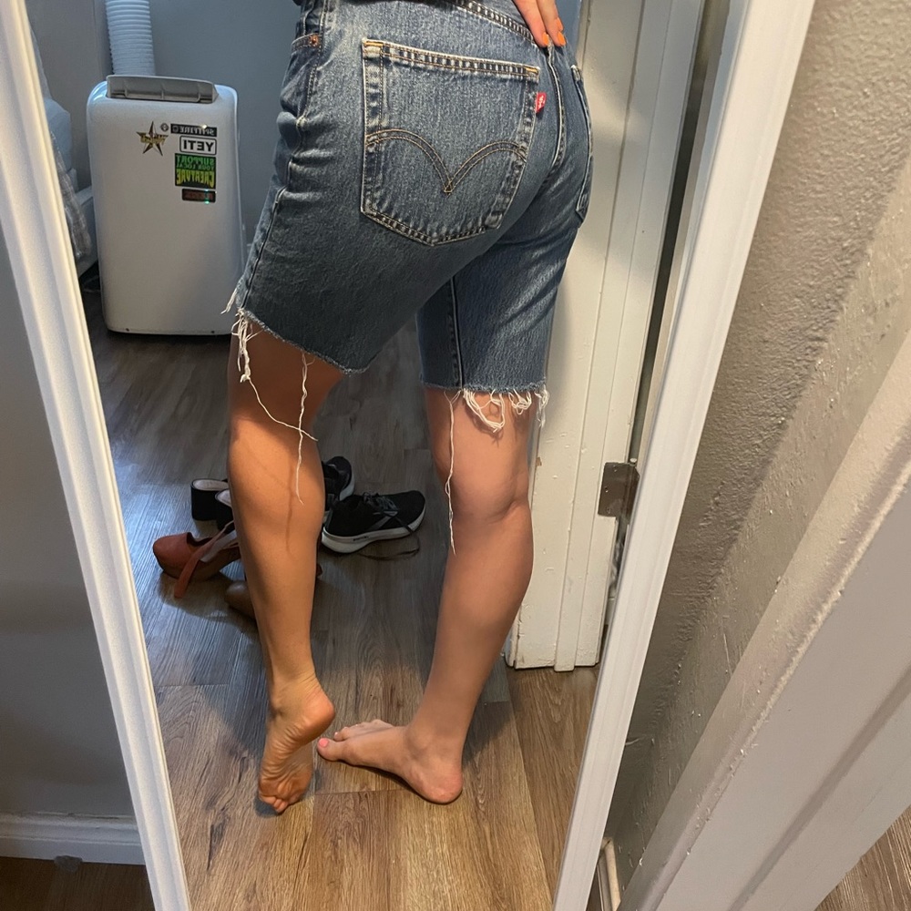 Custom Levi Shorts Size 27/28 - image 2
